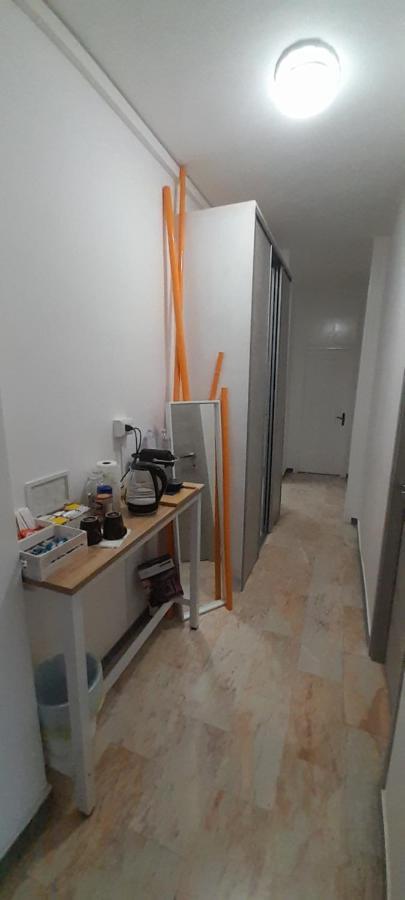 I Feel Orange Hotel Леняно Екстериор снимка