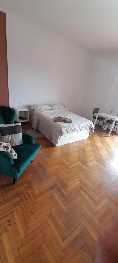 I Feel Orange Hotel Леняно Екстериор снимка