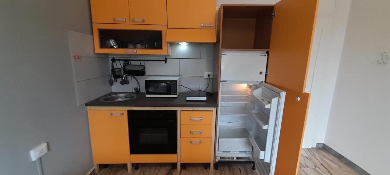 I Feel Orange Hotel Леняно Екстериор снимка