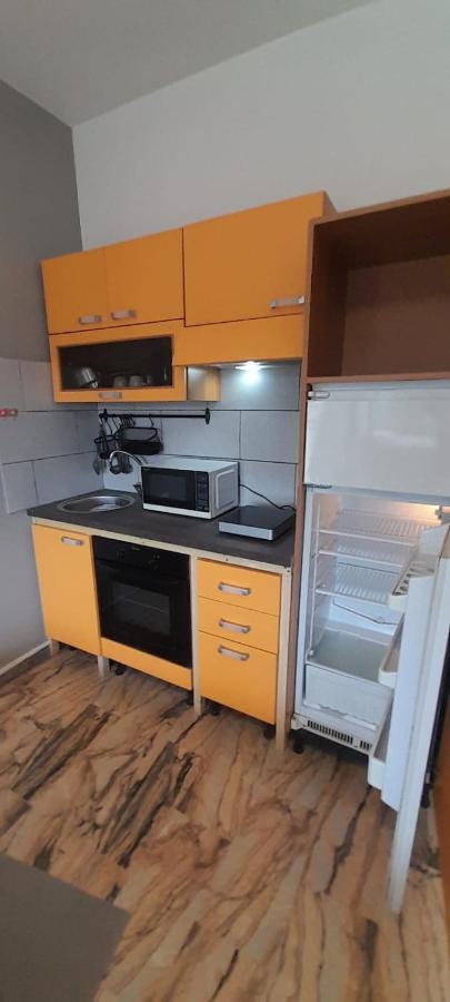 I Feel Orange Hotel Леняно Екстериор снимка