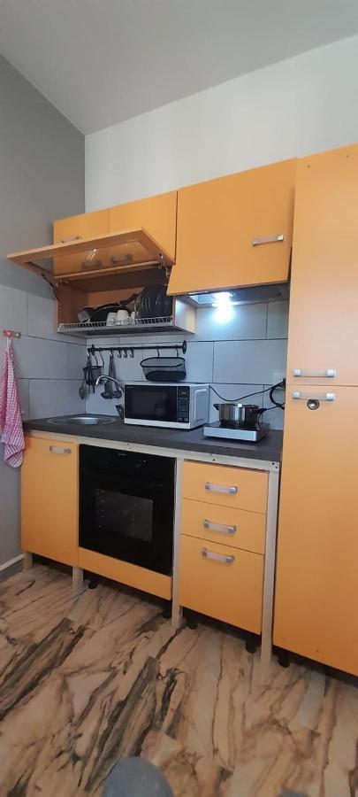 I Feel Orange Hotel Леняно Екстериор снимка