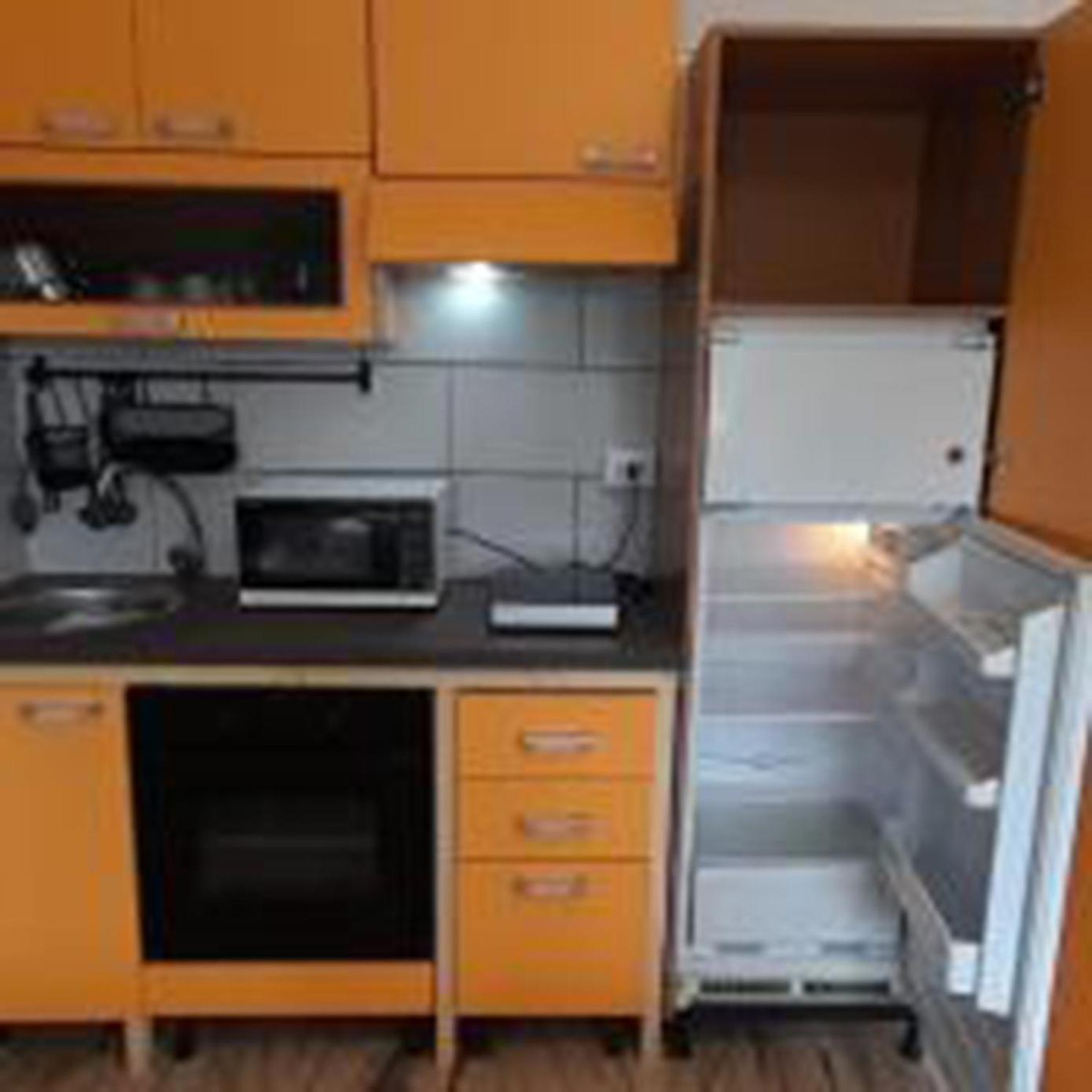 I Feel Orange Hotel Леняно Екстериор снимка