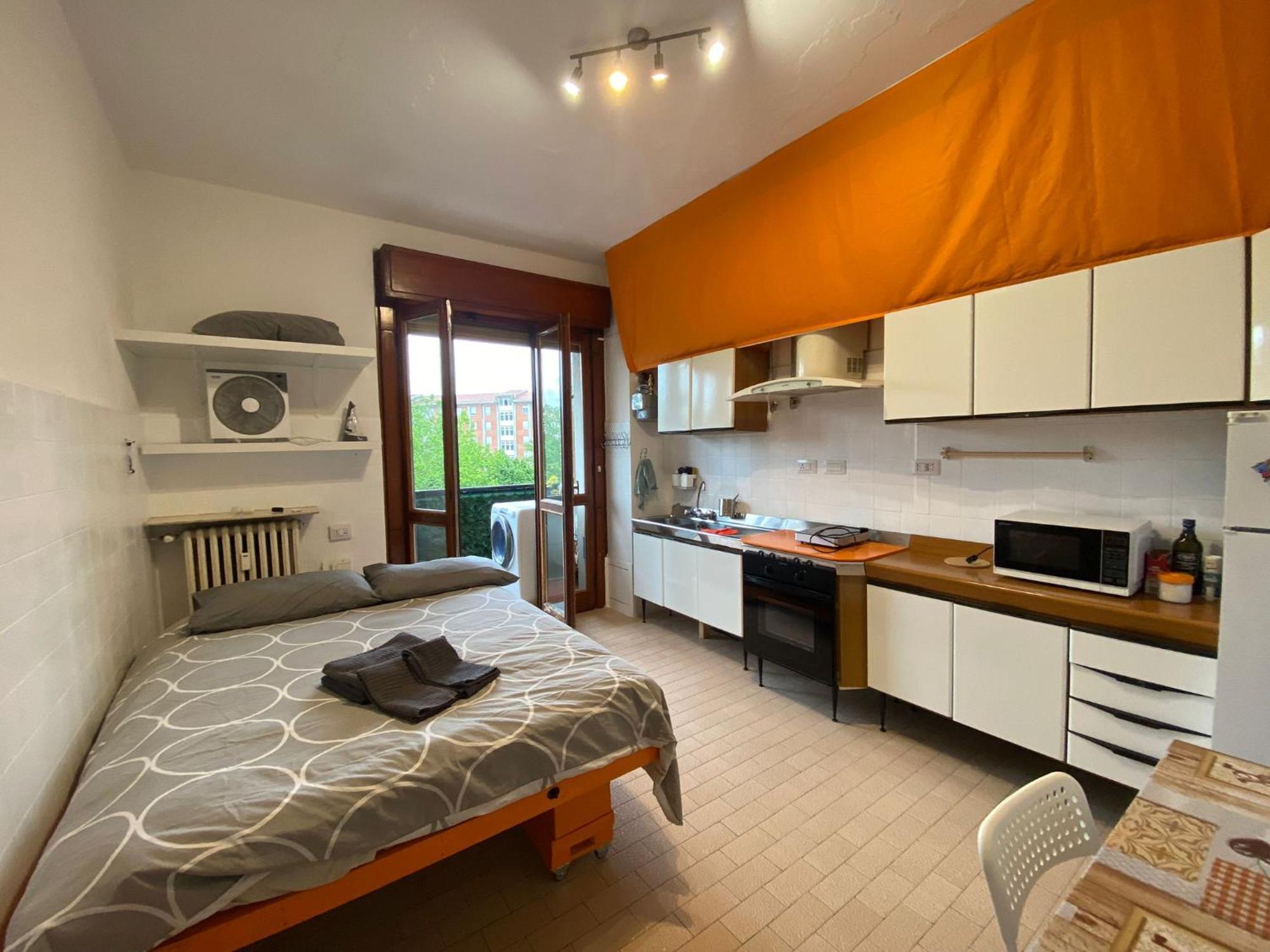 I Feel Orange Hotel Леняно Екстериор снимка