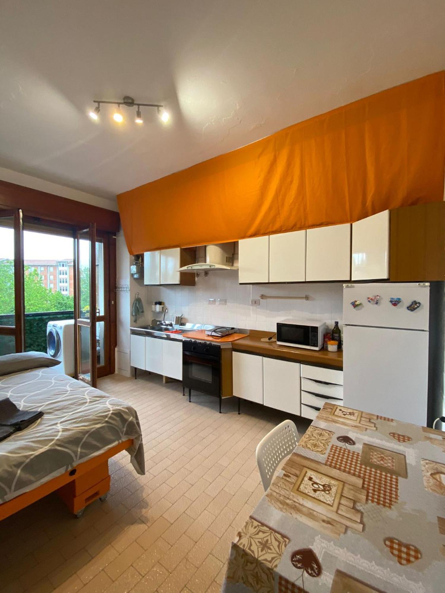 I Feel Orange Hotel Леняно Екстериор снимка